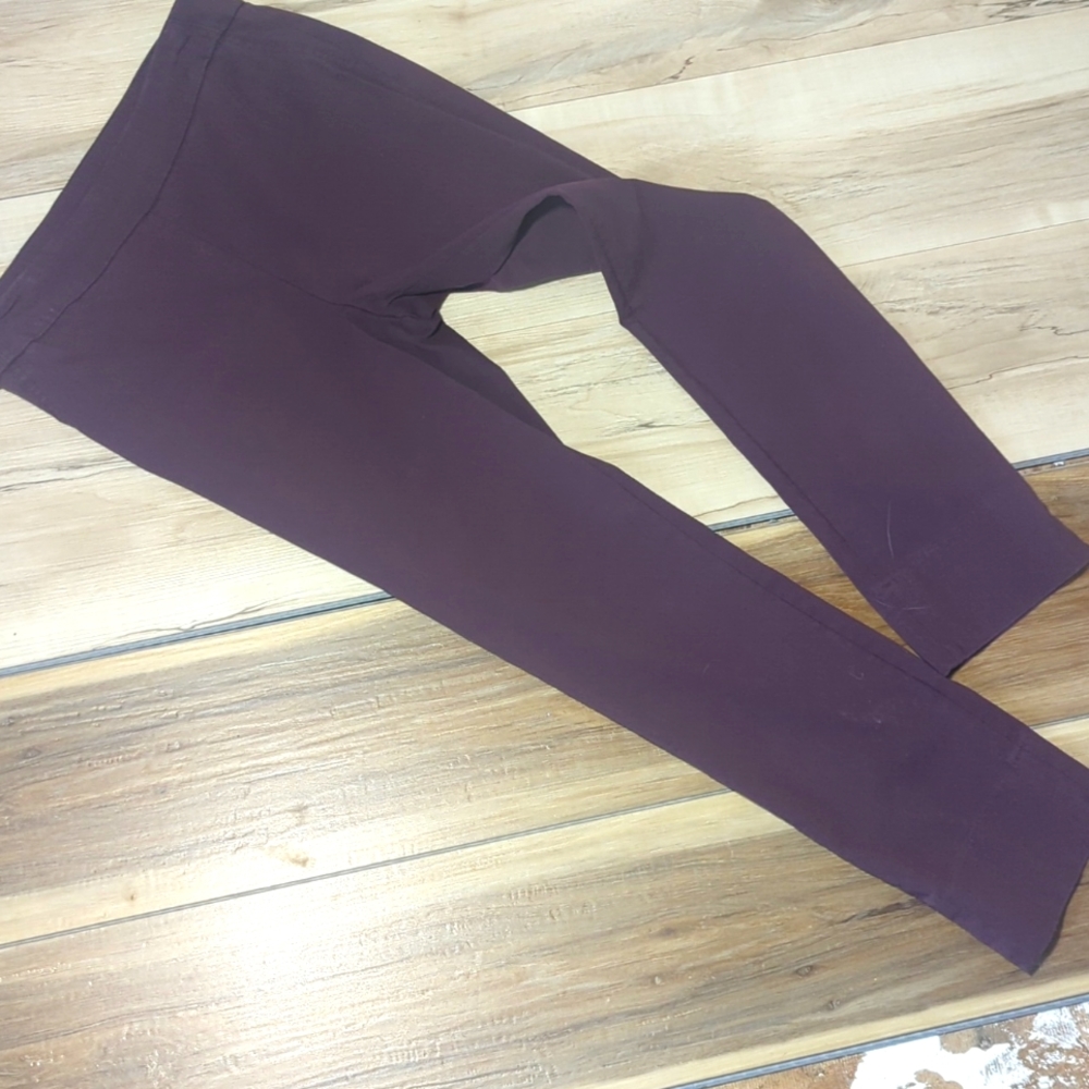 Sleek plum leggings pants
